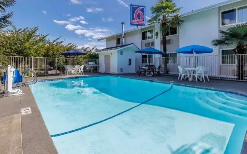 Studio 6 Seattle Sea-Tac Airport South (Pool) 3