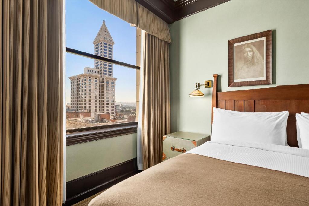 Arctic Club Seattle, a DoubleTree by Hilton Hotel Room