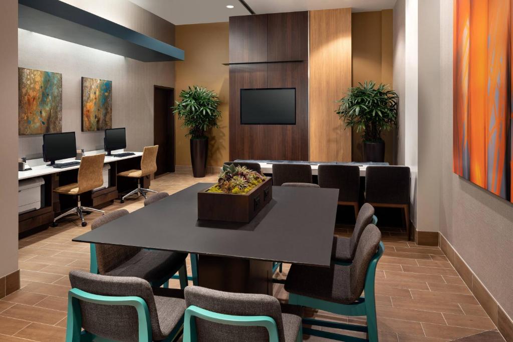 Courtyard by Marriott Seattle Downtown Pioneer Square Workstation