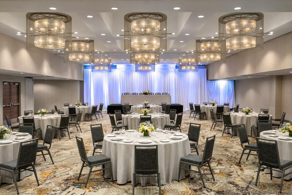 Crowne Plaza Seattle Dining