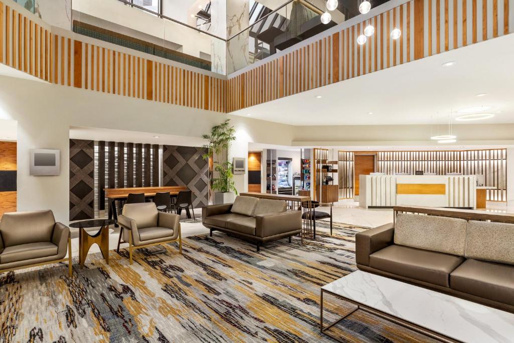 Crowne Plaza Seattle Lobby