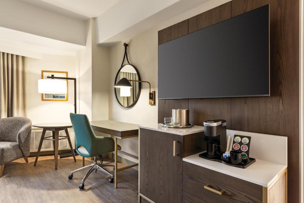 Crowne Plaza Seattle room 1
