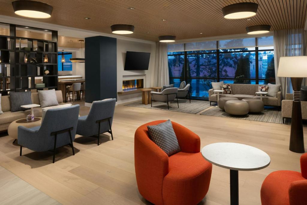 Element by Marriott Seattle Downtown Lobby