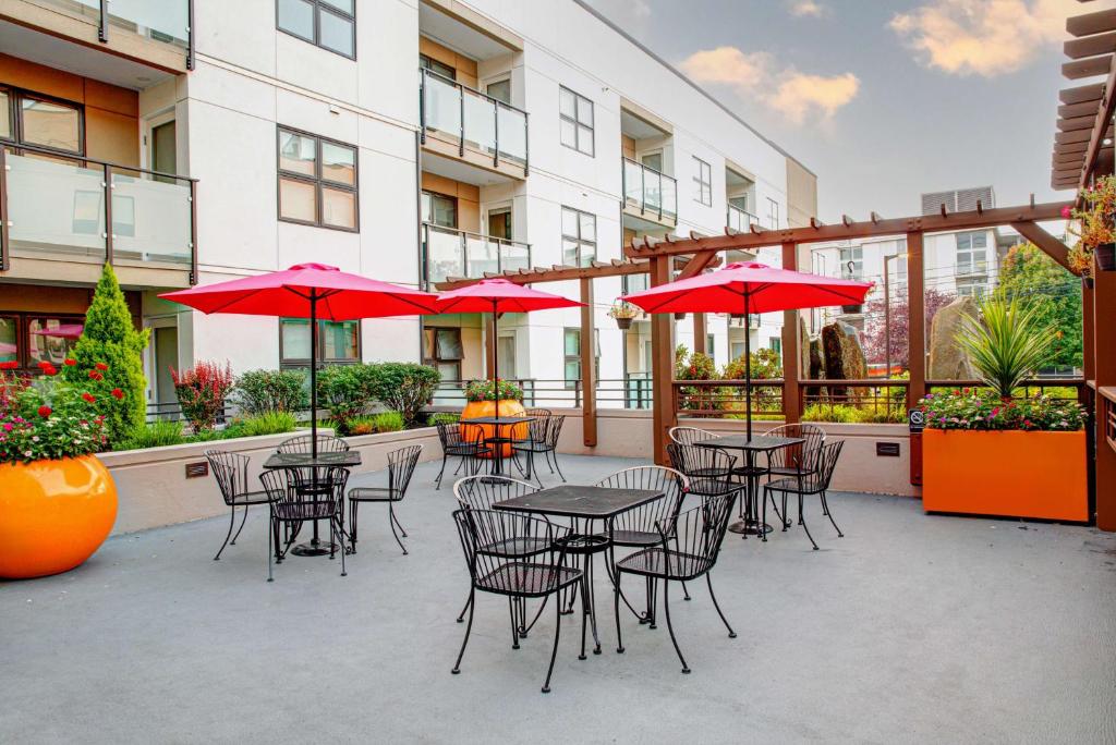 Hampton Inn & Suites Seattle-Downtown Outide