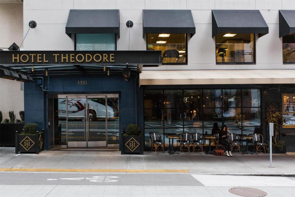 Hotel Theodore Seattle Downtown Exterior
