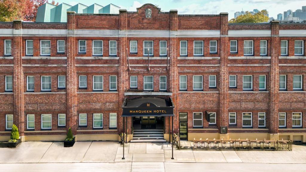 MarQueen Hotel Exterior