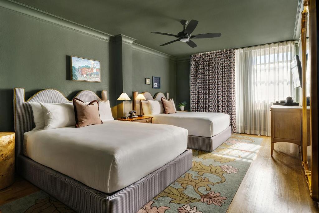 MarQueen Hotel room