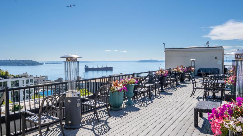 Mediterranean Inn Terrace