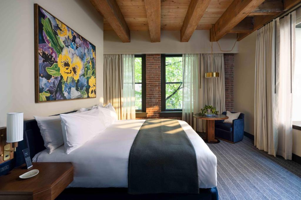 Populus Seattle Room