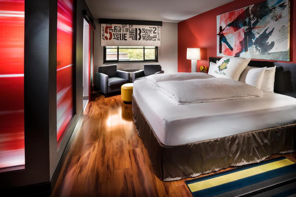 Staypineapple, Hotel FIVE Downtown Seattle room