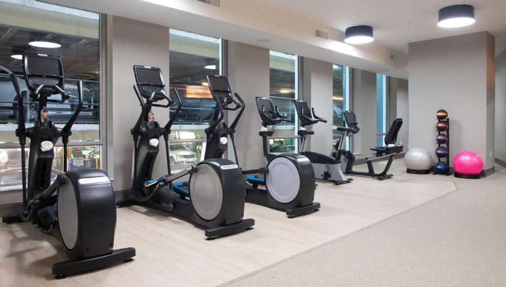 The Charter Hotel Seattle gym