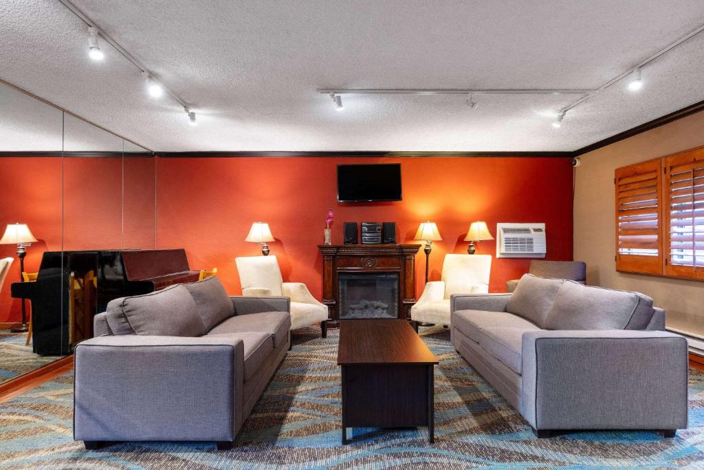 Travelodge by Wyndham Seattle by the Space Needle Lobby