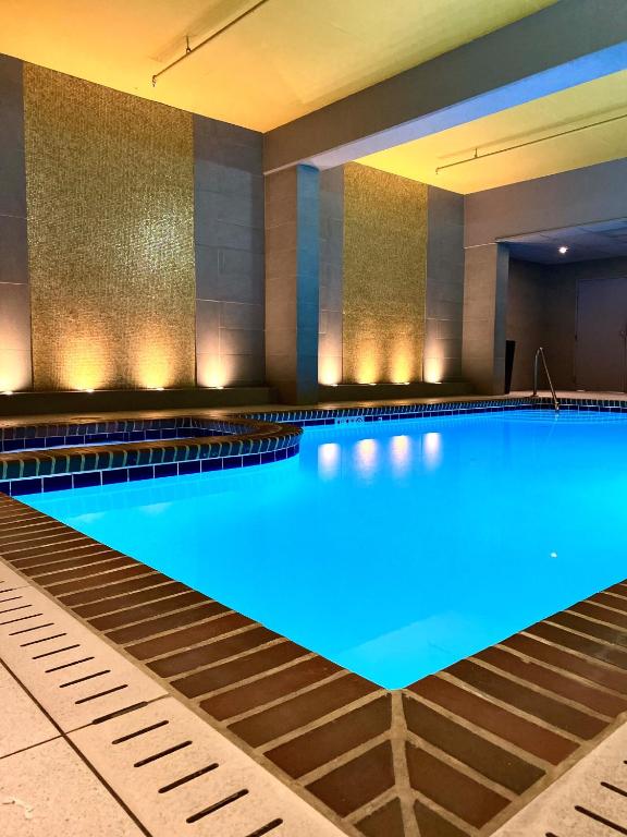 Warwick Seattle Pool (Belltown Hotel Near Space Needle)