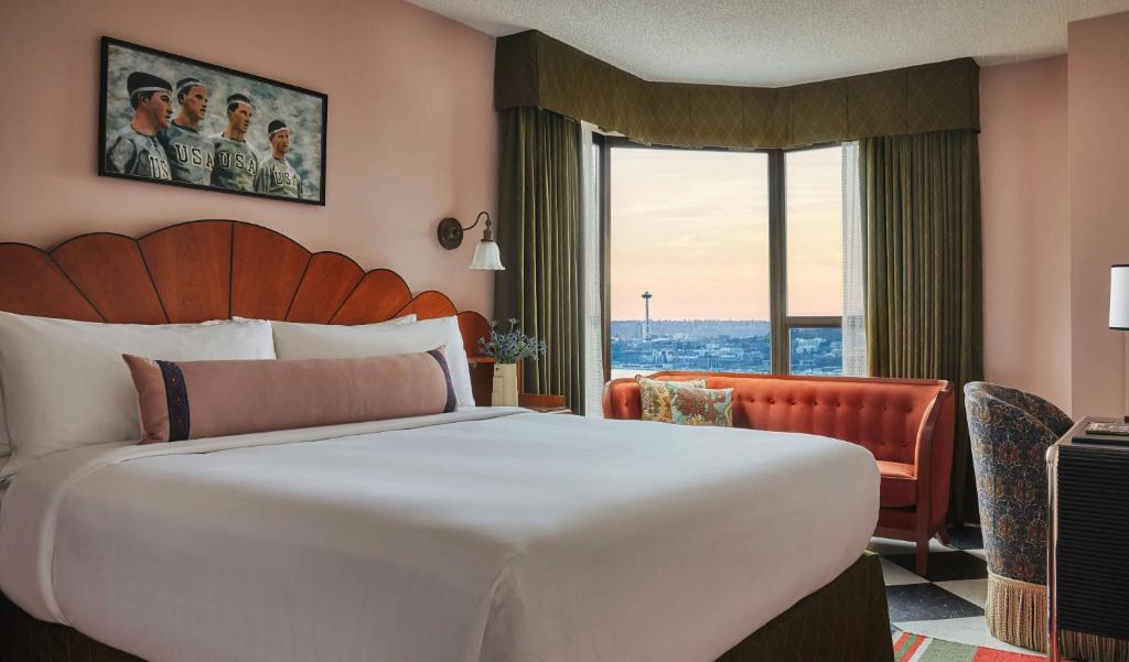 Graduate by Hilton Seattle Room with a Space Needle View