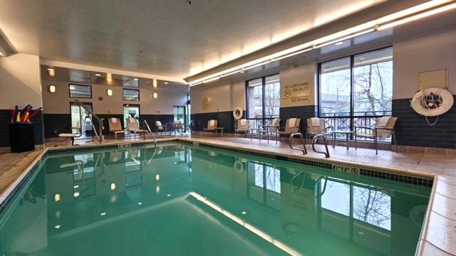Hampton Inn & Suites by Hilton Seattle Northgate Swimming Pool