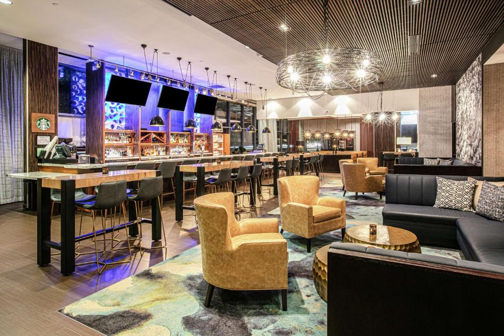 Hilton Garden Inn Seattle Downtown Bar