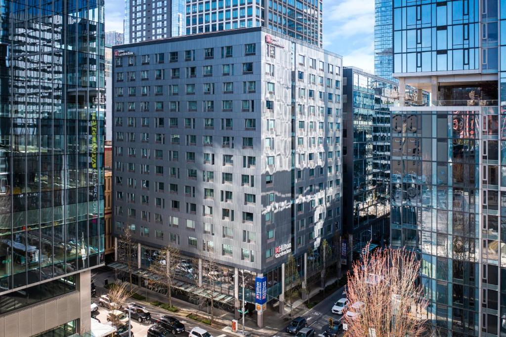 Hilton Garden Inn Seattle Downtown Exterior