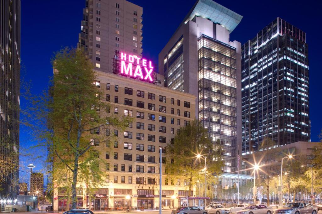 Hotel Max Exterior