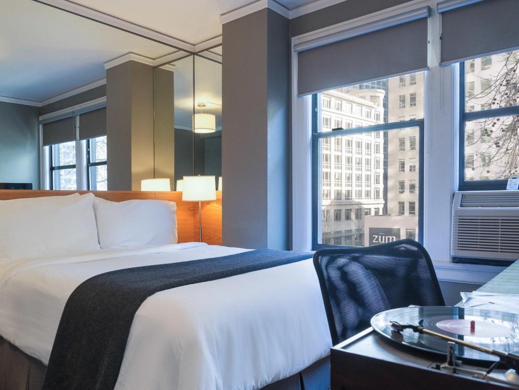 Hotel Max Room
