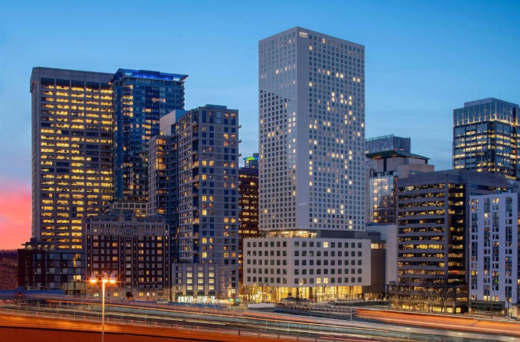 Hyatt Regency Seattle Outside View