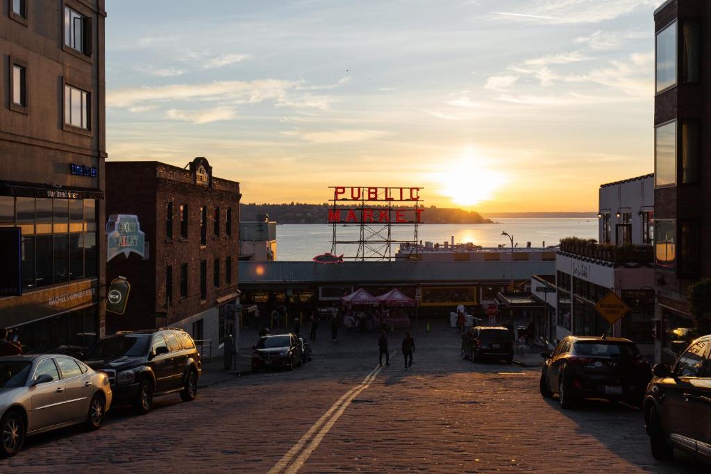 Palihotel Seattle With a Pike Place Market View