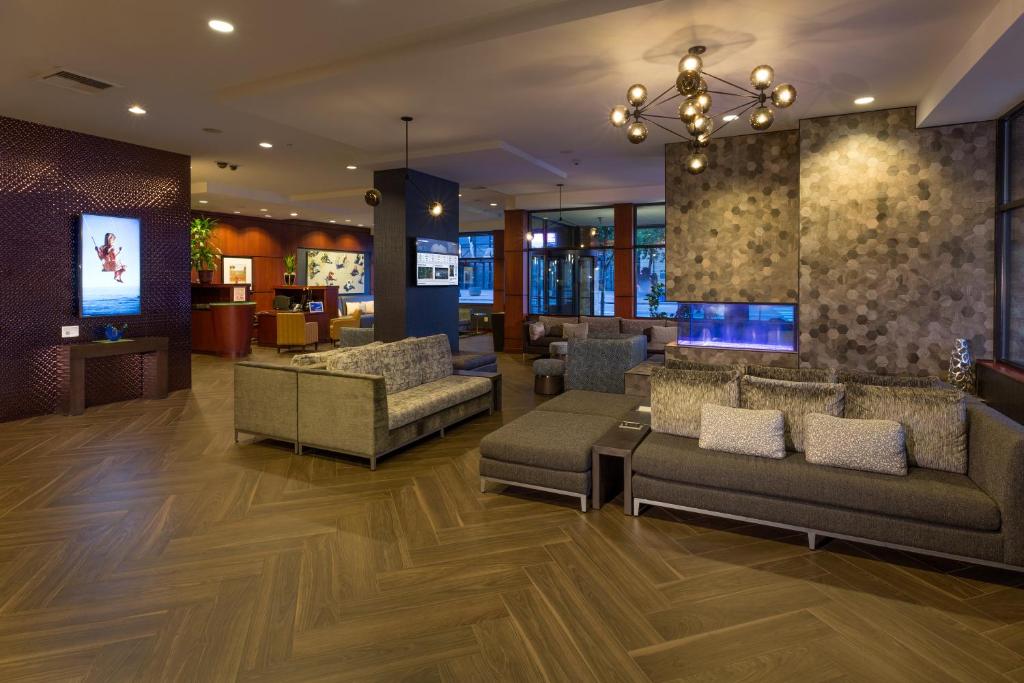 Silver Cloud Hotel - Seattle Stadium Lobby