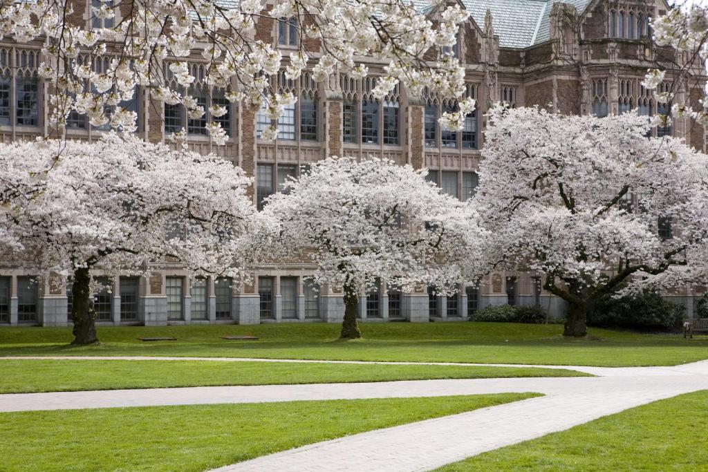 Silver Cloud Hotel - Seattle University of Washington District in Winter