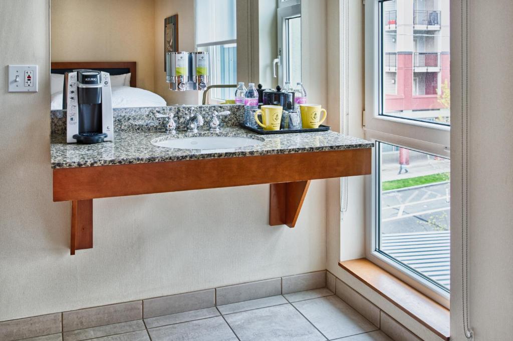 Watertown Hotel, A Staypineapple Hotel 1