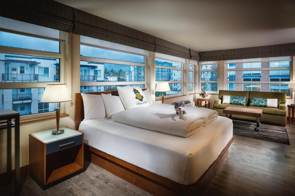 Watertown Hotel, A Staypineapple Hotel Room with a View